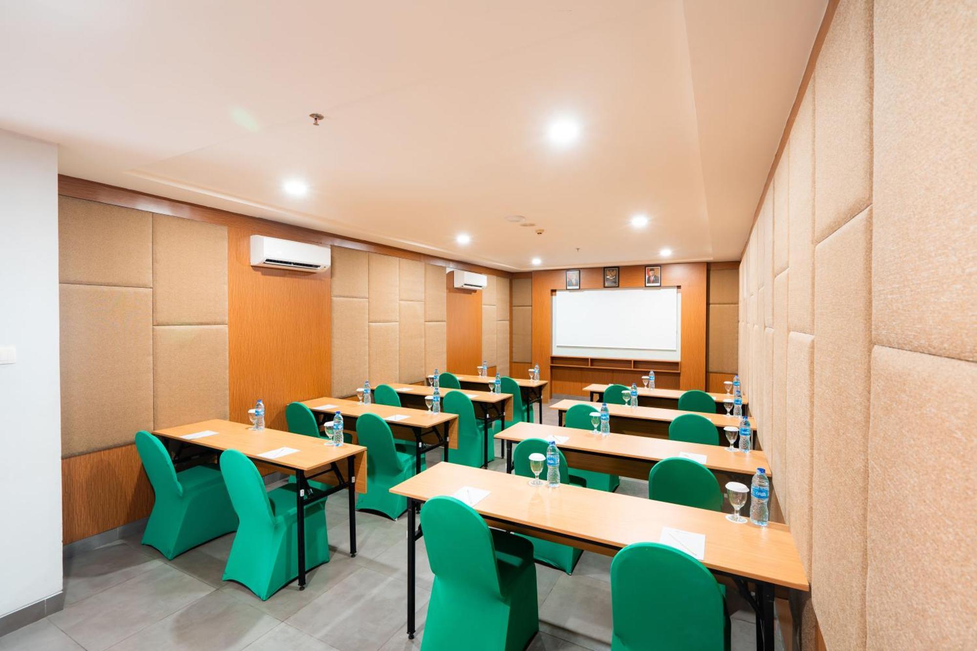 Hotel Swiss-belexpress Kuta Legian 3*