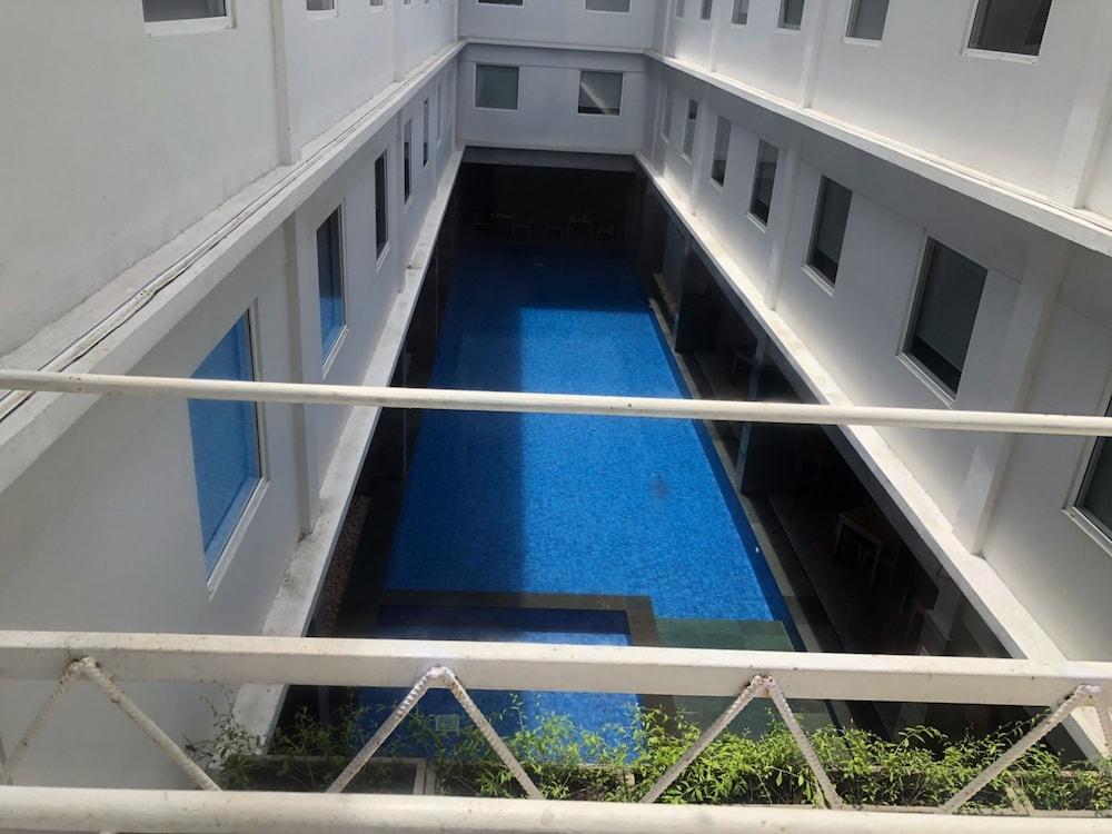 Hotel Swiss-belexpress Kuta Legian 3*
