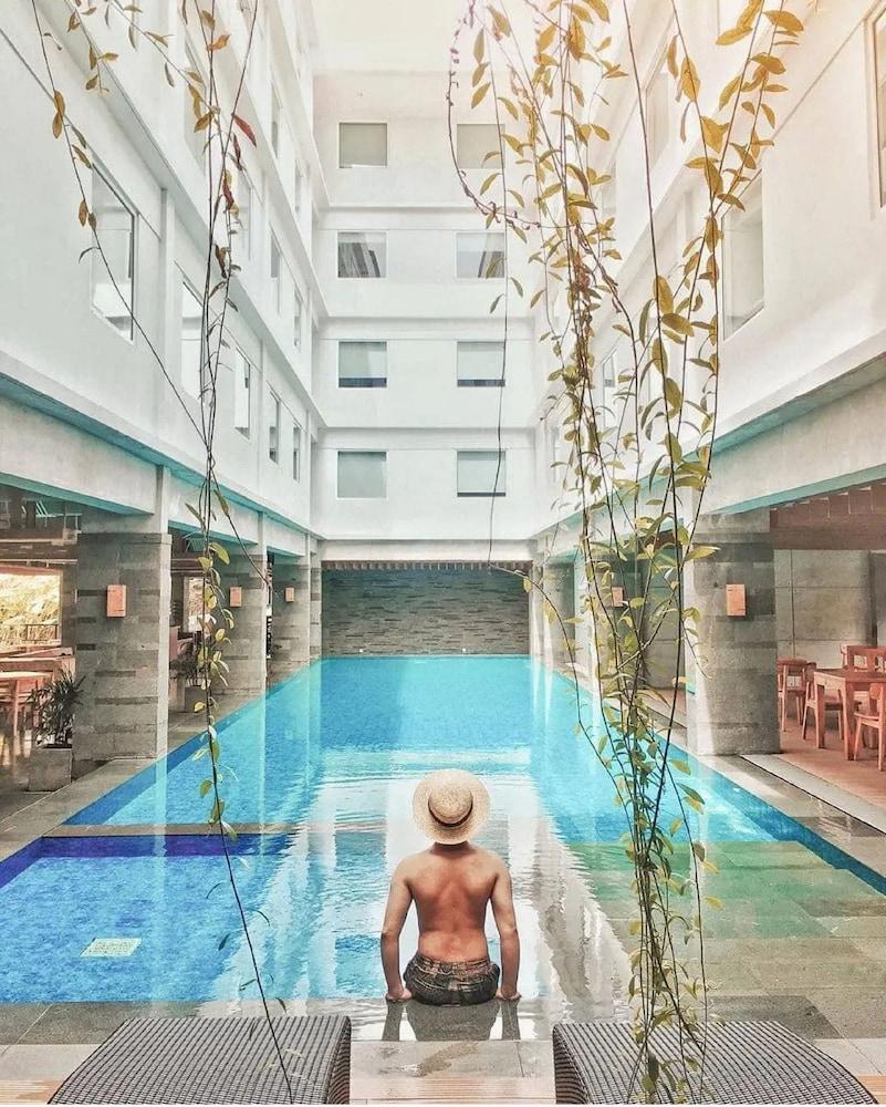 Hotel Swiss-belexpress Kuta Legian 3*